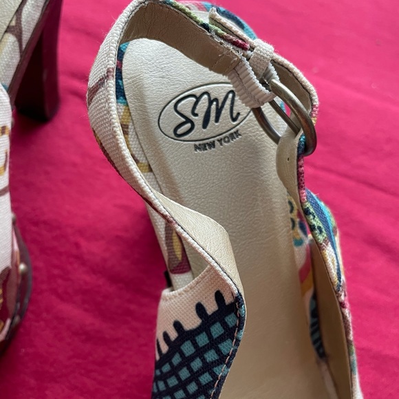 New beautiful wooden heel sandals with studs. - Picture 4 of 5